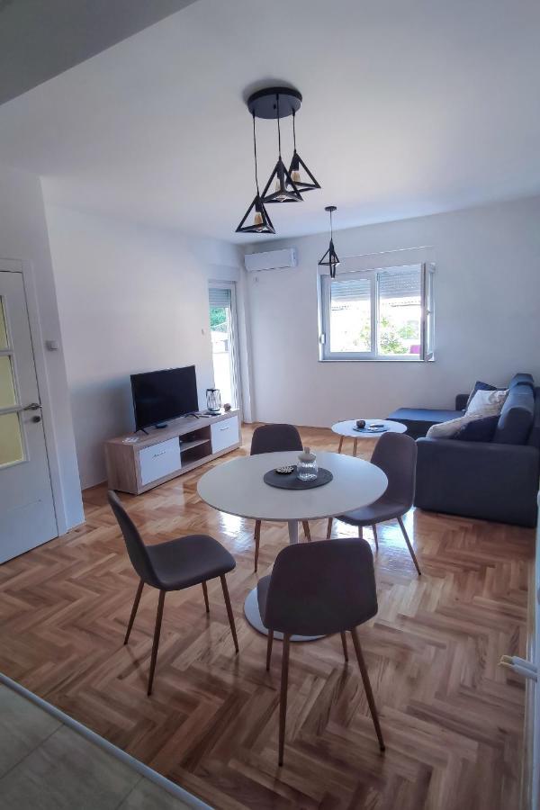 Apartman Vukovic トレビニエ エクステリア 写真